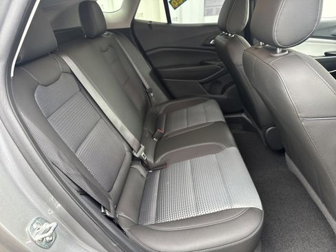 Used 2025 Chevrolet Trax LT image 11