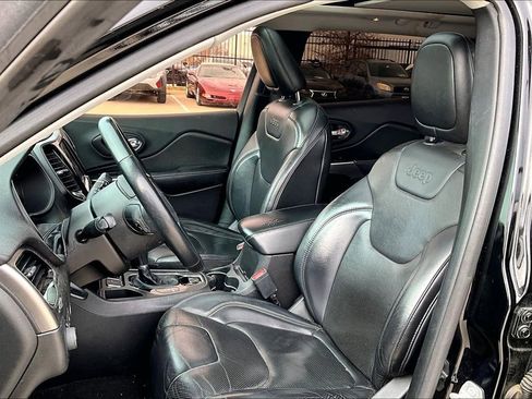 Used 2019 Jeep Cherokee Limited w/ Technology Group image 29