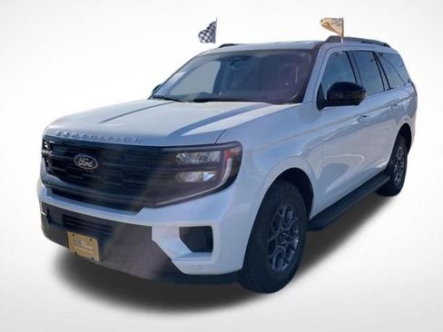 Used 2025 Ford Expedition Active image 4