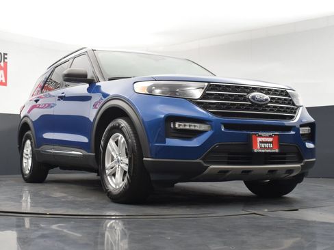 Used 2022 Ford Explorer XLT w/ Equipment Group 202A AWD/4WD image 37