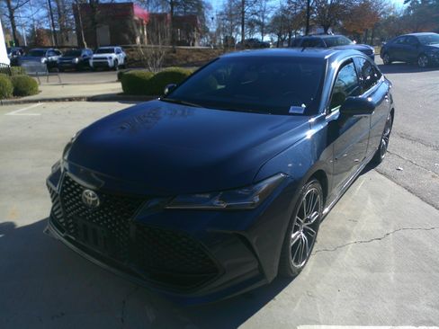 Used 2019 Toyota Avalon Touring image 6