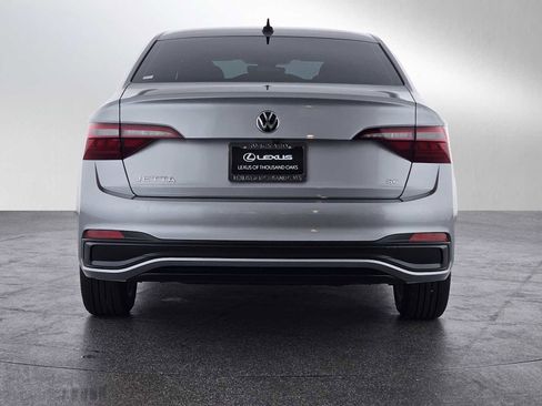 Used 2022 Volkswagen Jetta SE FWD image 4