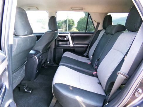 Used 2018 Toyota 4Runner SR5 RWD image 12