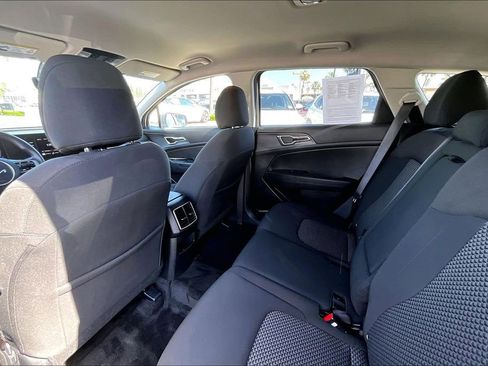 Used 2025 Kia Sportage LX image 18