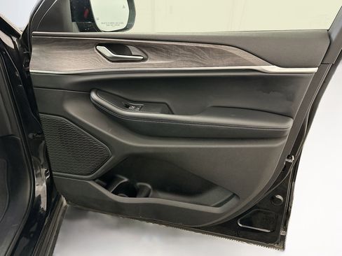 Used 2024 Jeep Grand Cherokee L Limited w/ Luxury Tech Group II image 36