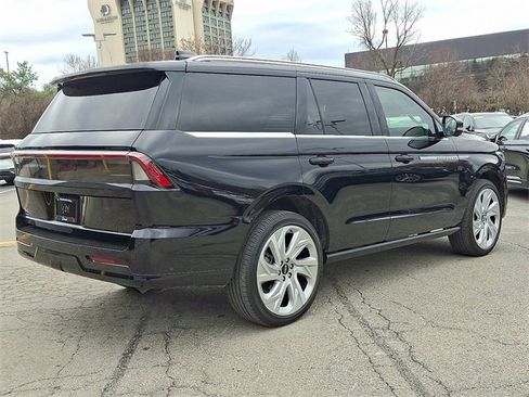 Certified 2025 Lincoln Navigator Reserve image 6