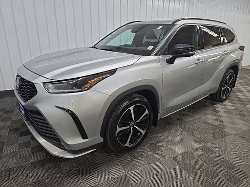 Used 2022 Toyota Highlander XSE AWD/4WD image 8
