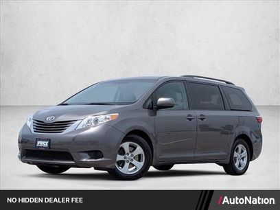Used 2017 Toyota Sienna LE