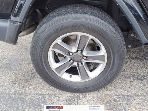 Used 2022 Jeep Wrangler Unlimited Sahara w/ Safety Group image 5