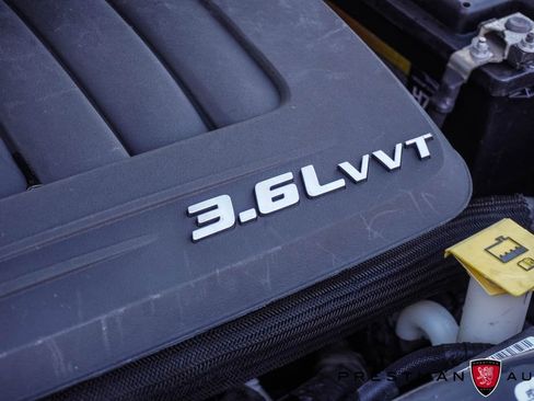 Used 2017 Dodge Grand Caravan SE image 32