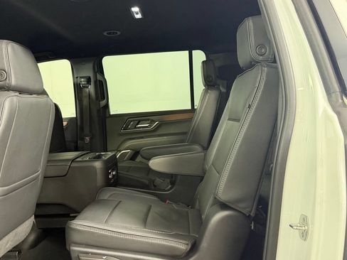 Used 2025 GMC Yukon XL Denali AWD/4WD image 29