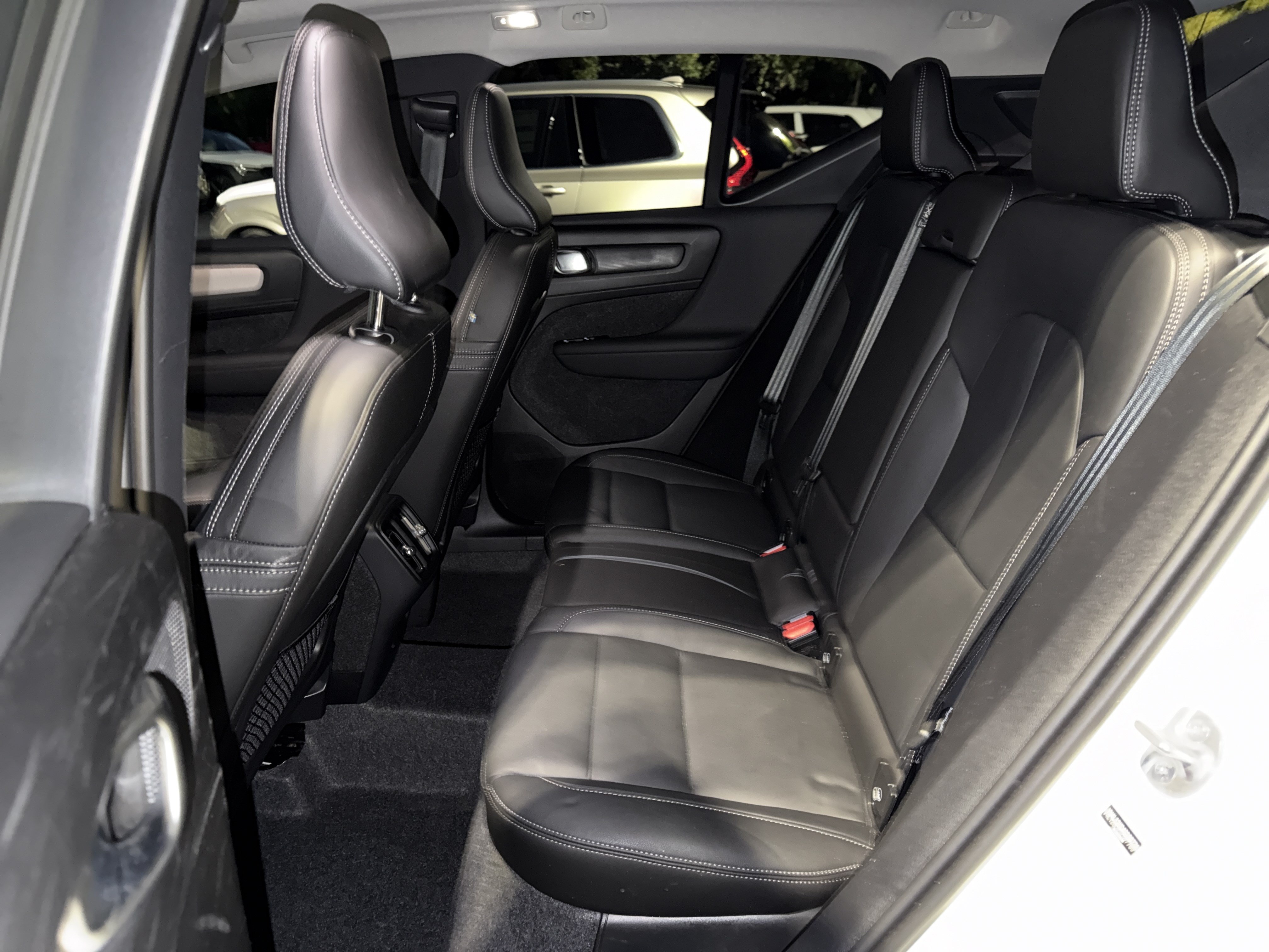 Certified 2025 Volvo XC40 B5 Plus AWD/4WD image 26