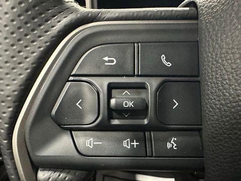 Used 2025 Toyota 4Runner SR5 image 19