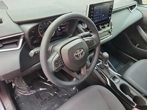 Used 2020 Toyota Corolla LE image 19