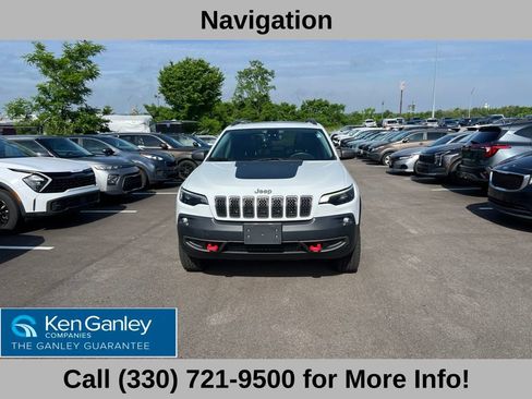 Used 2019 Jeep Cherokee Trailhawk w/ Comfort/Convenience Group AWD/4WD image 2