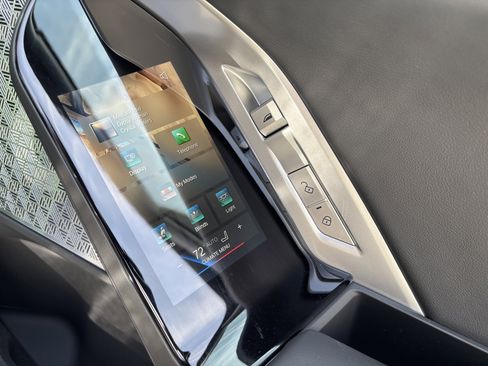 Used 2025 BMW i7 eDrive50 w/ M Sport Package RWD image 33