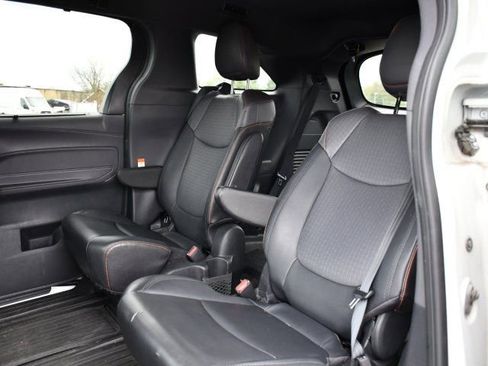 Used 2021 Toyota Sienna XSE image 12