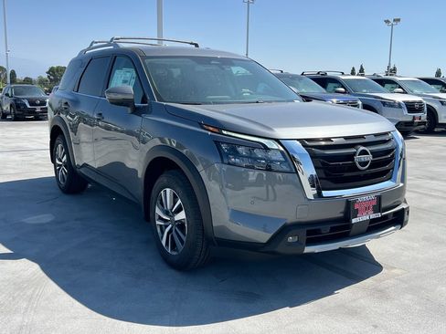 New 2026 Nissan Pathfinder SL FWD image 8