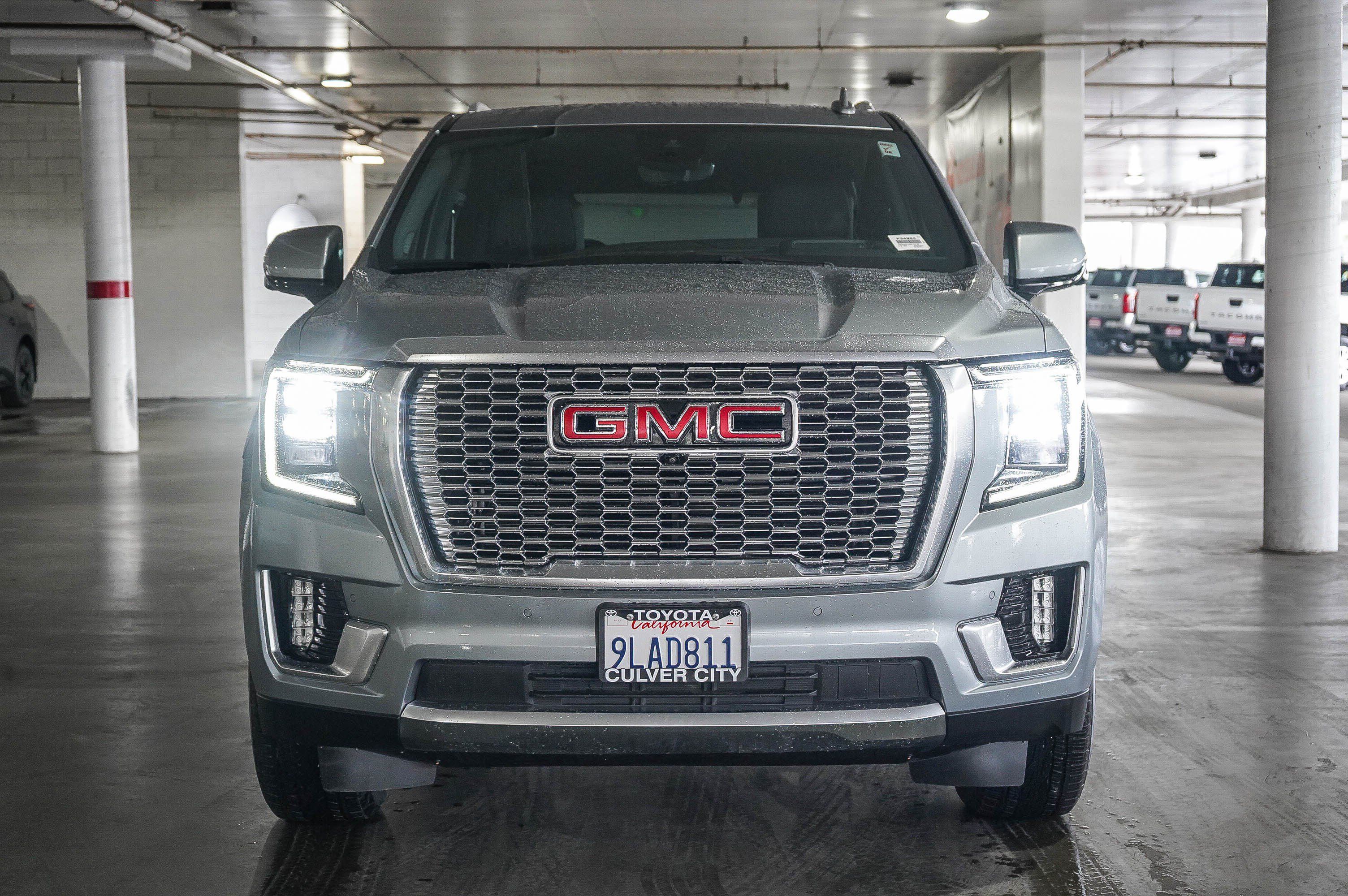 Used 2024 GMC Yukon Denali w/ Advanced Technology Package AWD/4WD image 2
