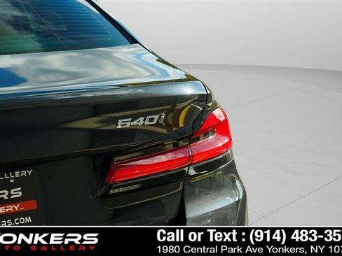 Used 2022 BMW 540i xDrive w/ Premium Package image 21