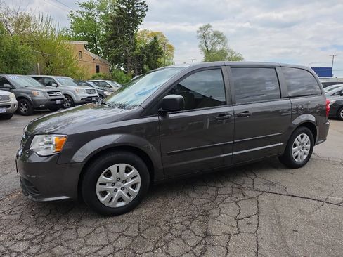 Used 2015 Dodge Grand Caravan American Value Package FWD image 2