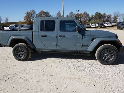New 2026 Jeep Gladiator Sport