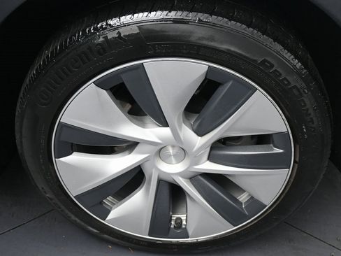 Used 2021 Tesla Model Y Long Range image 42