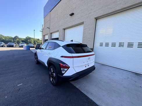Used 2025 Hyundai Kona SEL AWD/4WD image 4