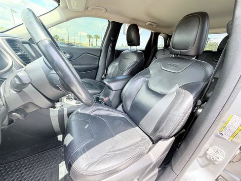 Used 2015 Jeep Cherokee Latitude w/ Comfort/Convenience Group AWD/4WD image 12