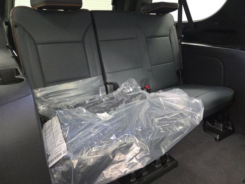 New 2026 GMC Yukon XL AT4 w/ AT4 Premium Package image 12