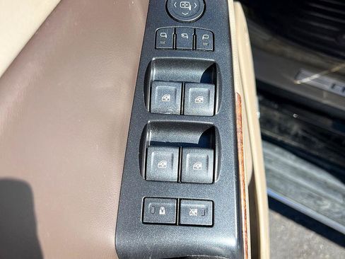 Used 2017 Chevrolet Suburban Premier image 27