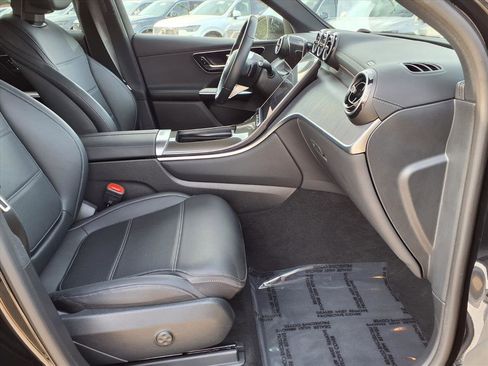 Used 2024 Mercedes-Benz GLC 300 4MATIC image 11