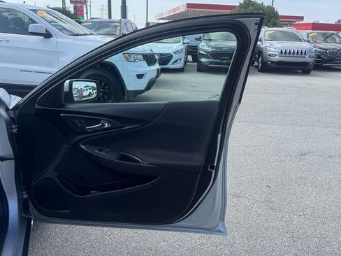 Used 2017 Chevrolet Malibu LT FWD image 26