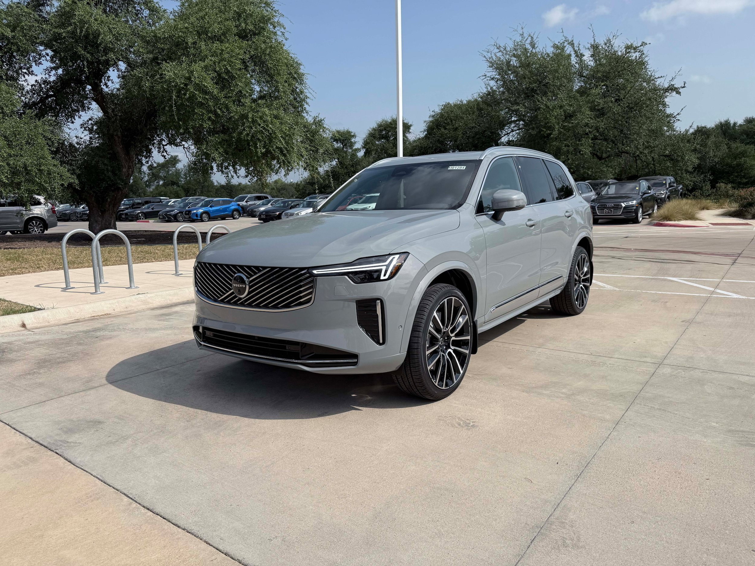 New 2026 Volvo XC90 B6 Plus w/ Protection Package Premier AWD/4WD image 2