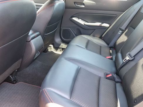 Used 2024 Nissan Altima 2.5 SR FWD image 17