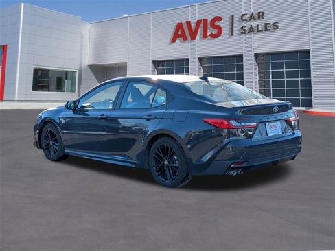 Used 2025 Toyota Camry SE image 3