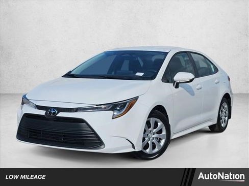 Used 2025 Toyota Corolla LE image 1