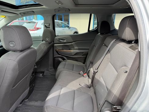 Used 2023 GMC Acadia SLE w/ Driver Convenience Package image 8