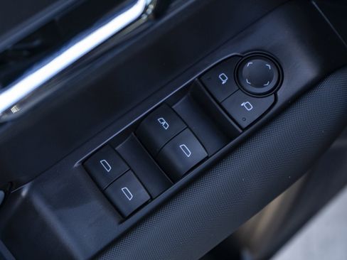 Used 2023 Chevrolet Colorado Z71 w/ Z71 Convenience Package 2 image 36