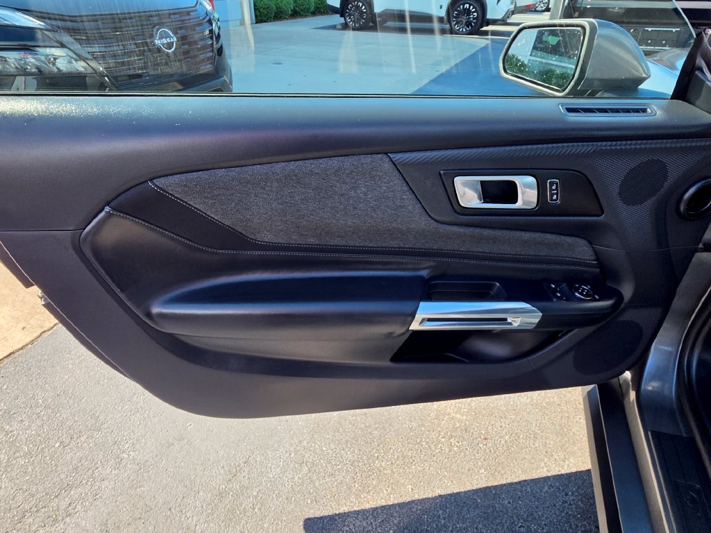 Used 2025 Ford Mustang Coupe RWD image 12