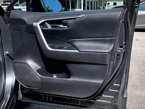 Used 2022 Toyota RAV4 XLE w/ Convenience Package image 27