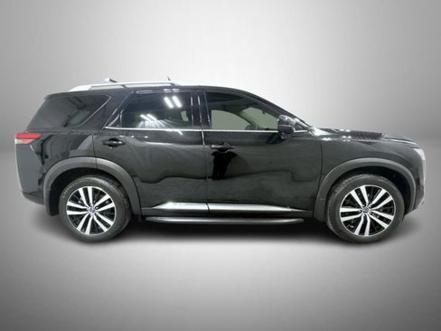Used 2023 Nissan Pathfinder Platinum image 4