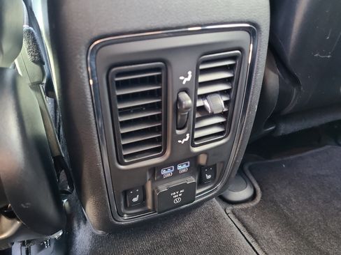 Used 2015 Jeep Grand Cherokee Limited image 13