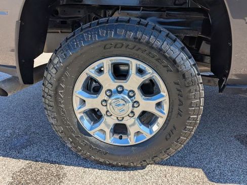 Used 2024 RAM 2500 Laramie image 12
