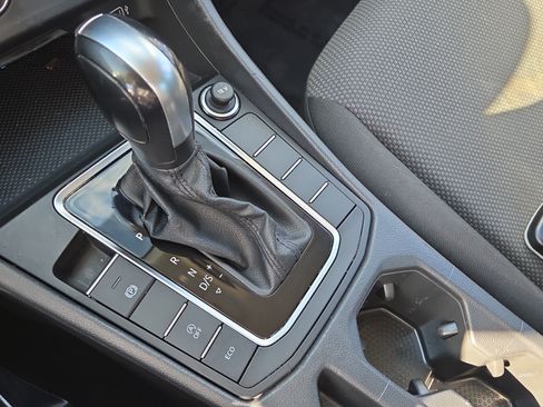 Used 2019 Volkswagen Jetta FWD image 30