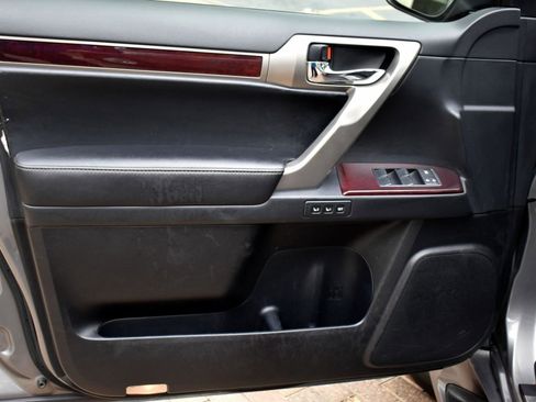 Used 2014 Lexus GX 460 image 27