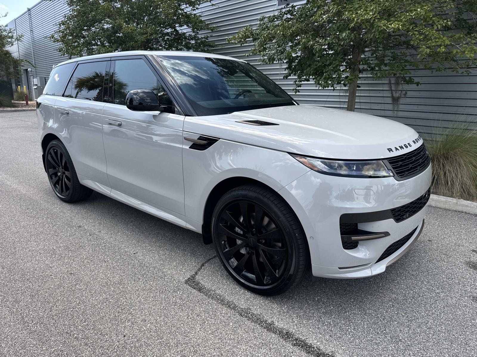 New 2026 Land Rover Range Rover Sport Dynamic SE AWD/4WD image 4
