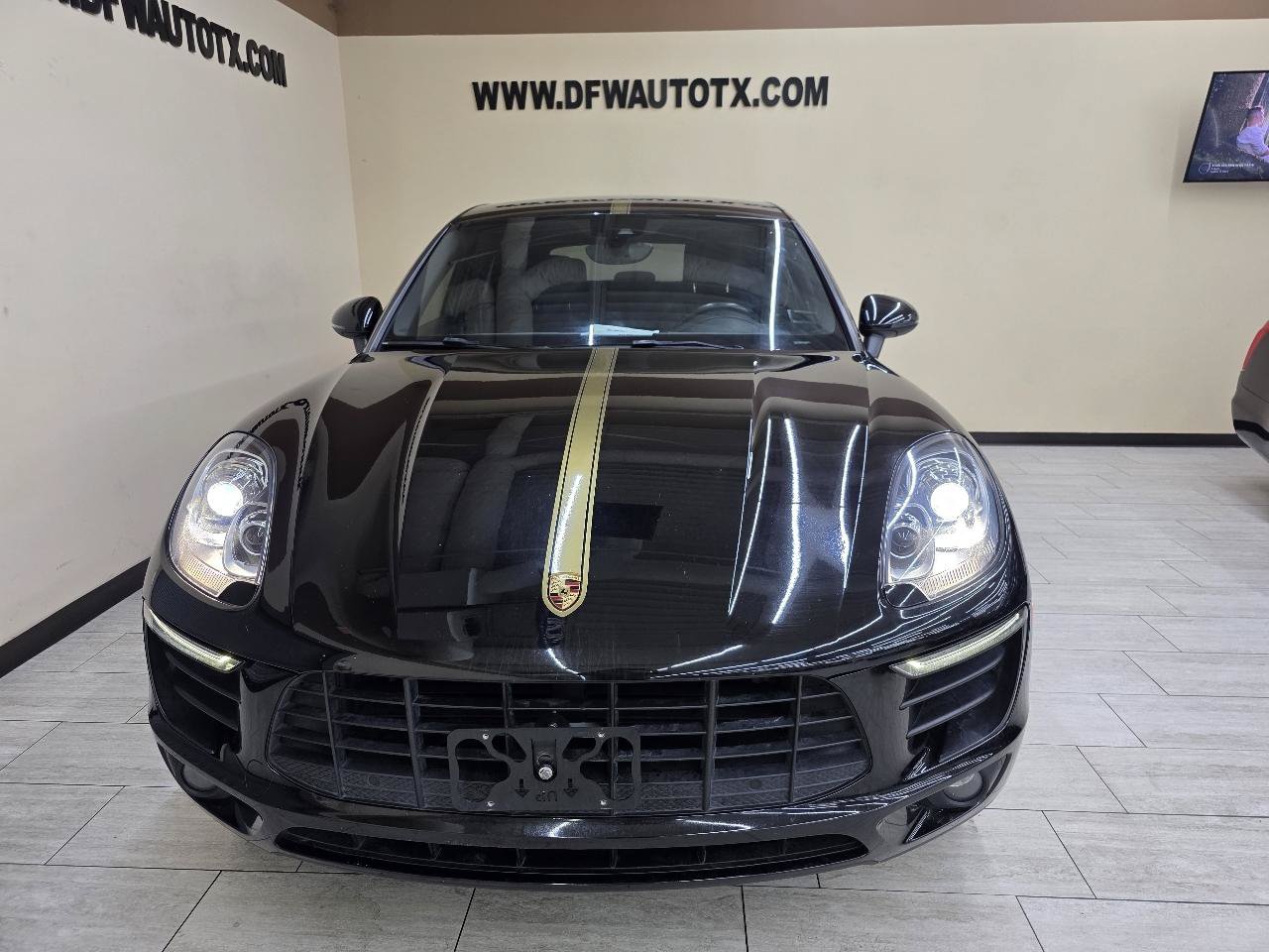 Used 2018 Porsche Macan AWD/4WD image 3