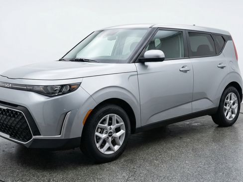Used 2025 Kia Soul LX w/ LX Technology Package image 2