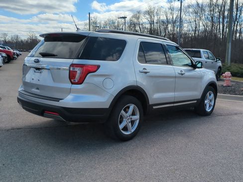 Used 2019 Ford Explorer XLT w/ Equipment Group 201A image 8